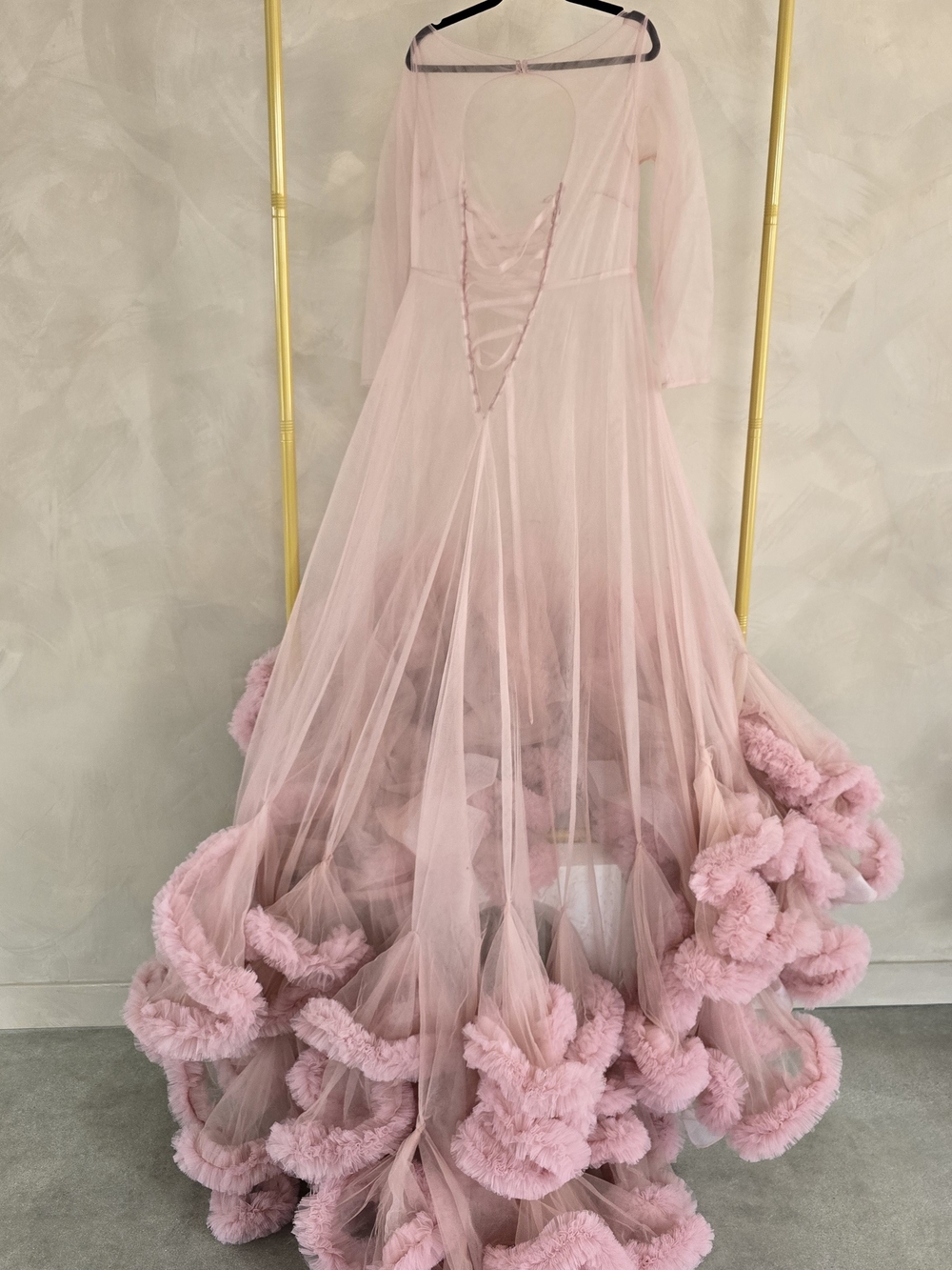 Elegant Pink Tulle Gown with Ruffled Hem-old Hollywoo Glam - Picture 5 of 11